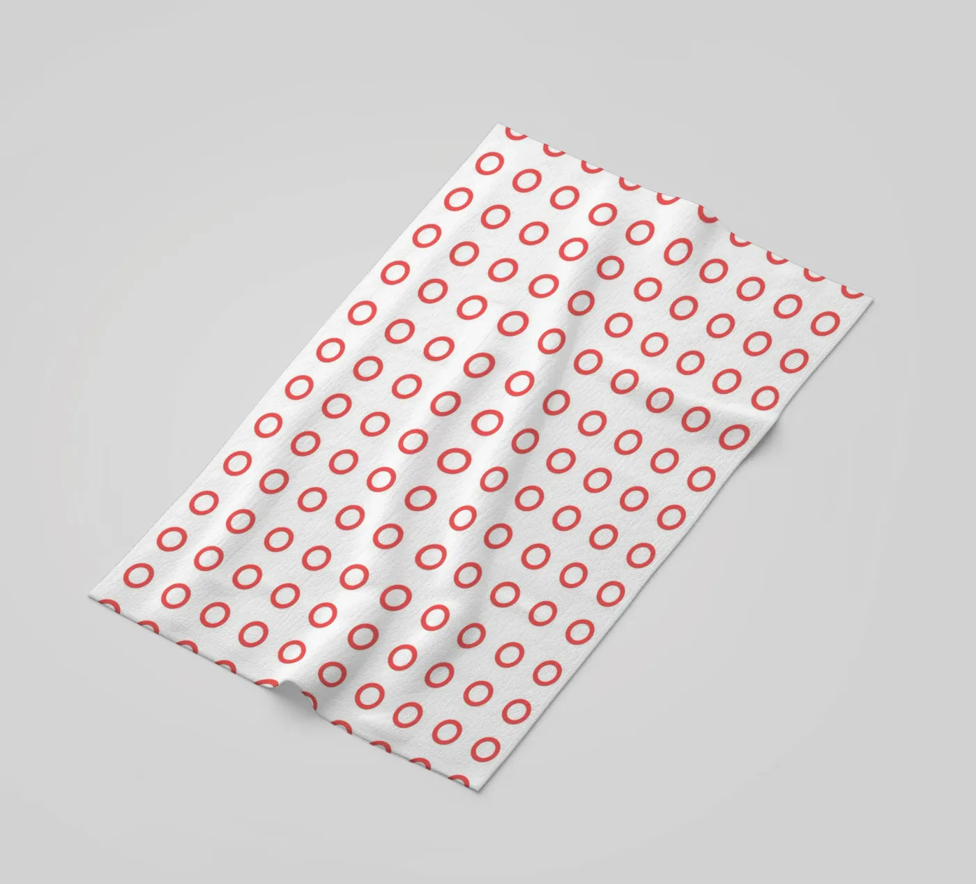 Red dots pattern strandhanddoek van Happypatterns