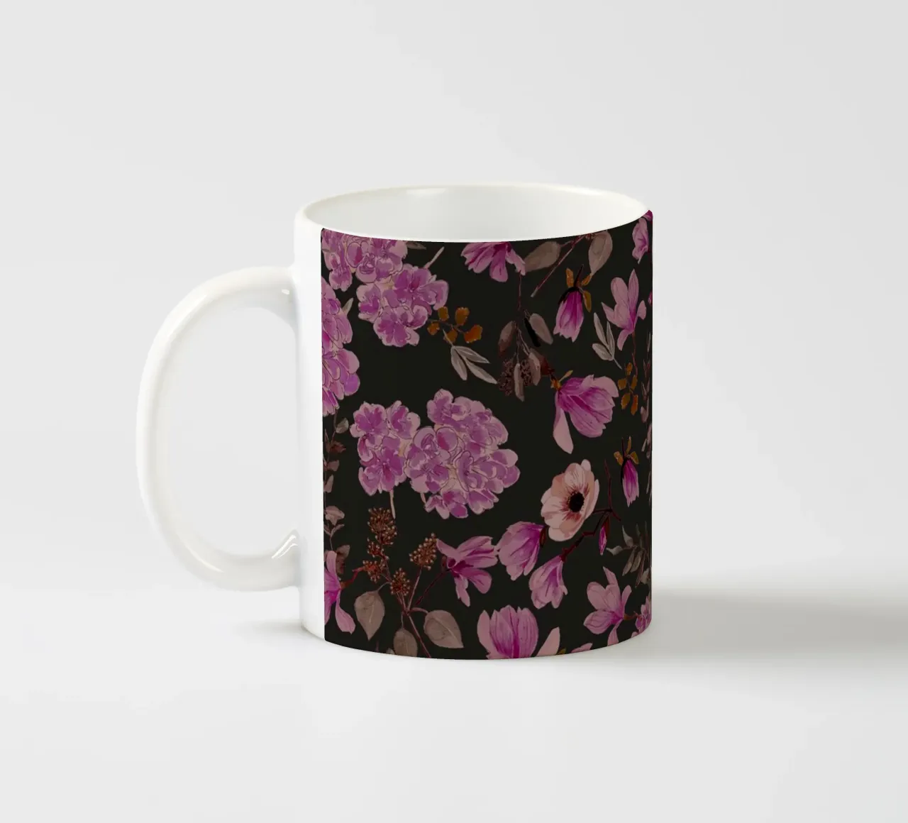 Dark Romantic Florals Pattern tazza in ceramica da anisillustration