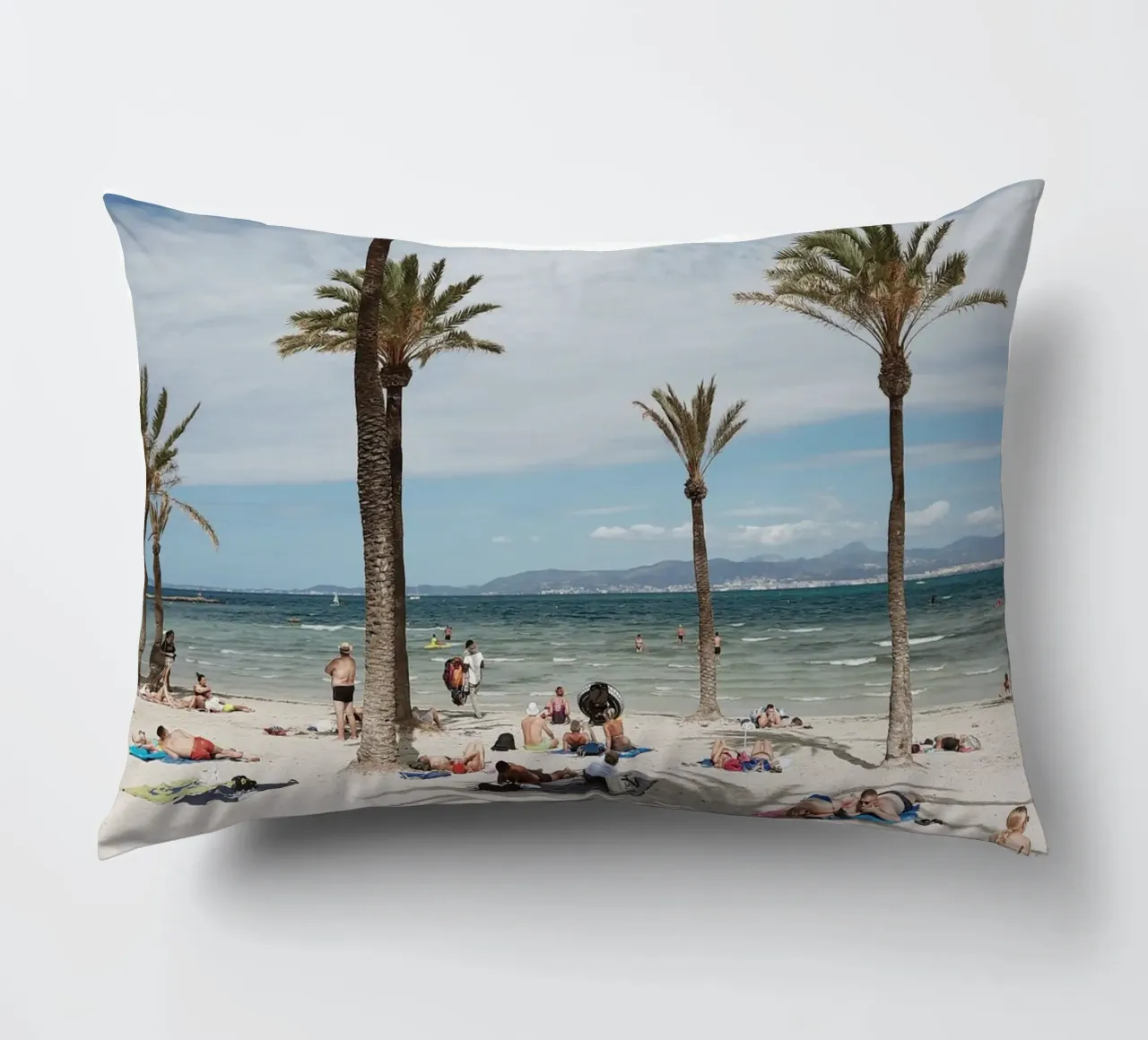 Mediterranean Beach View cuscino da Les Meravelles