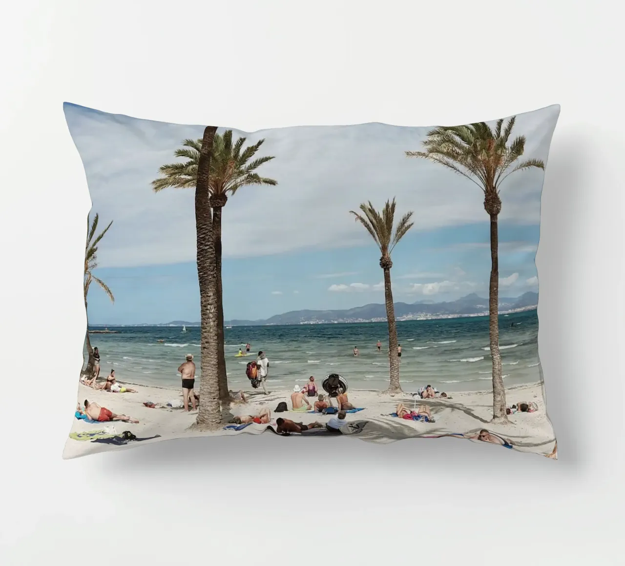 Mediterranean Beach View cuscino da Les Meravelles