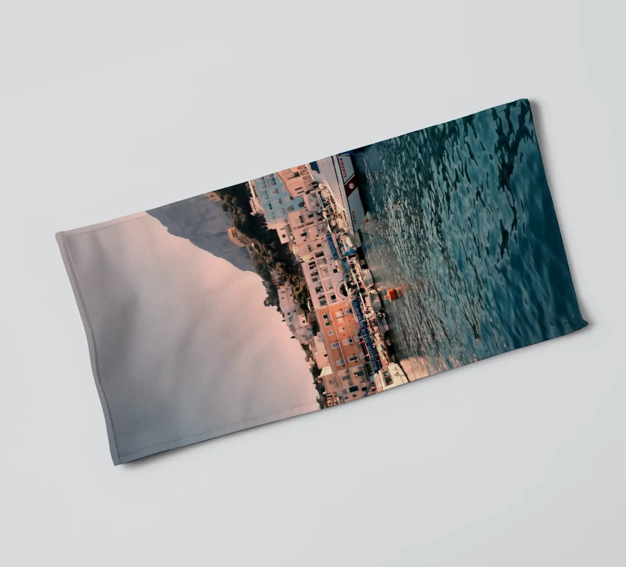 Amalfi Coast Views asciugamano da bagno da Les Meravelles