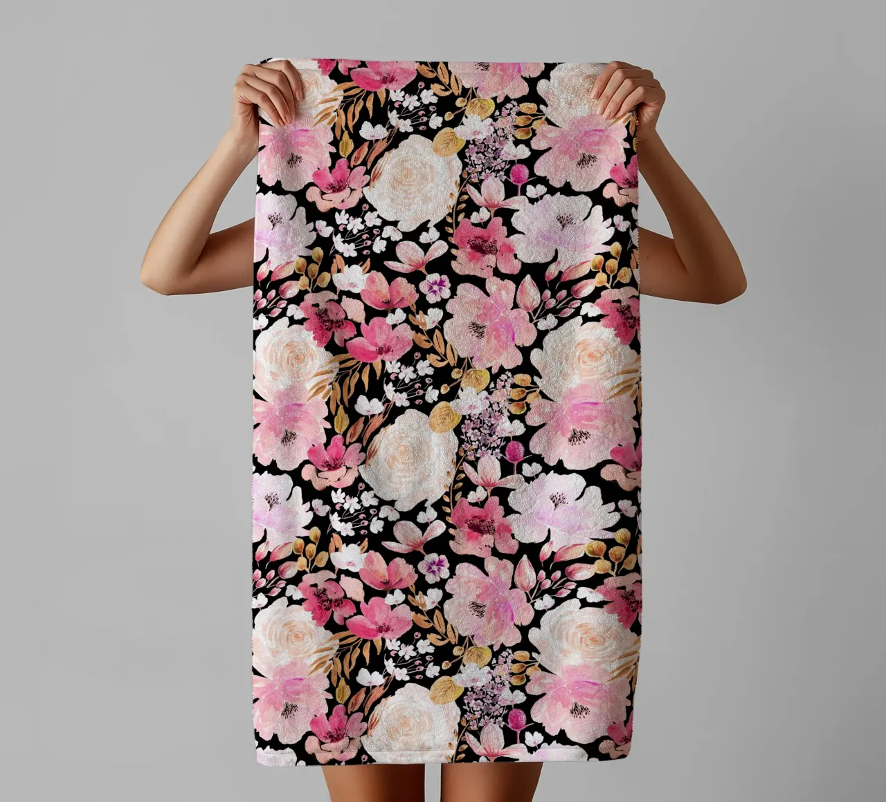 Floral Chaos Pattern Pink and Black asciugamano da bagno da anisillustration