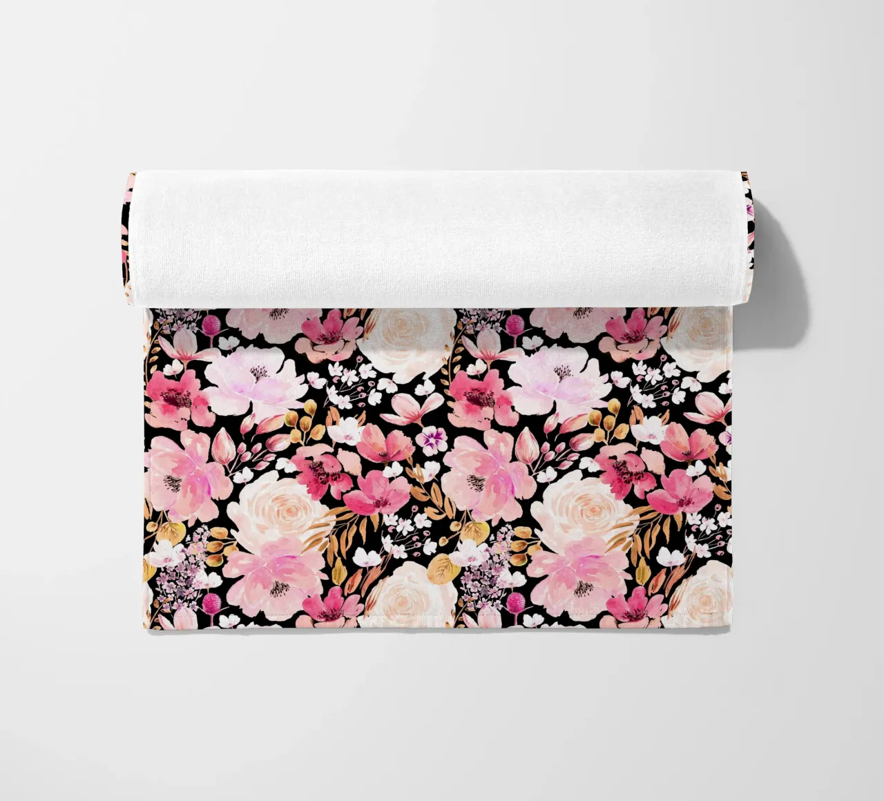 Floral Chaos Pattern Pink and Black telo mare da anisillustration