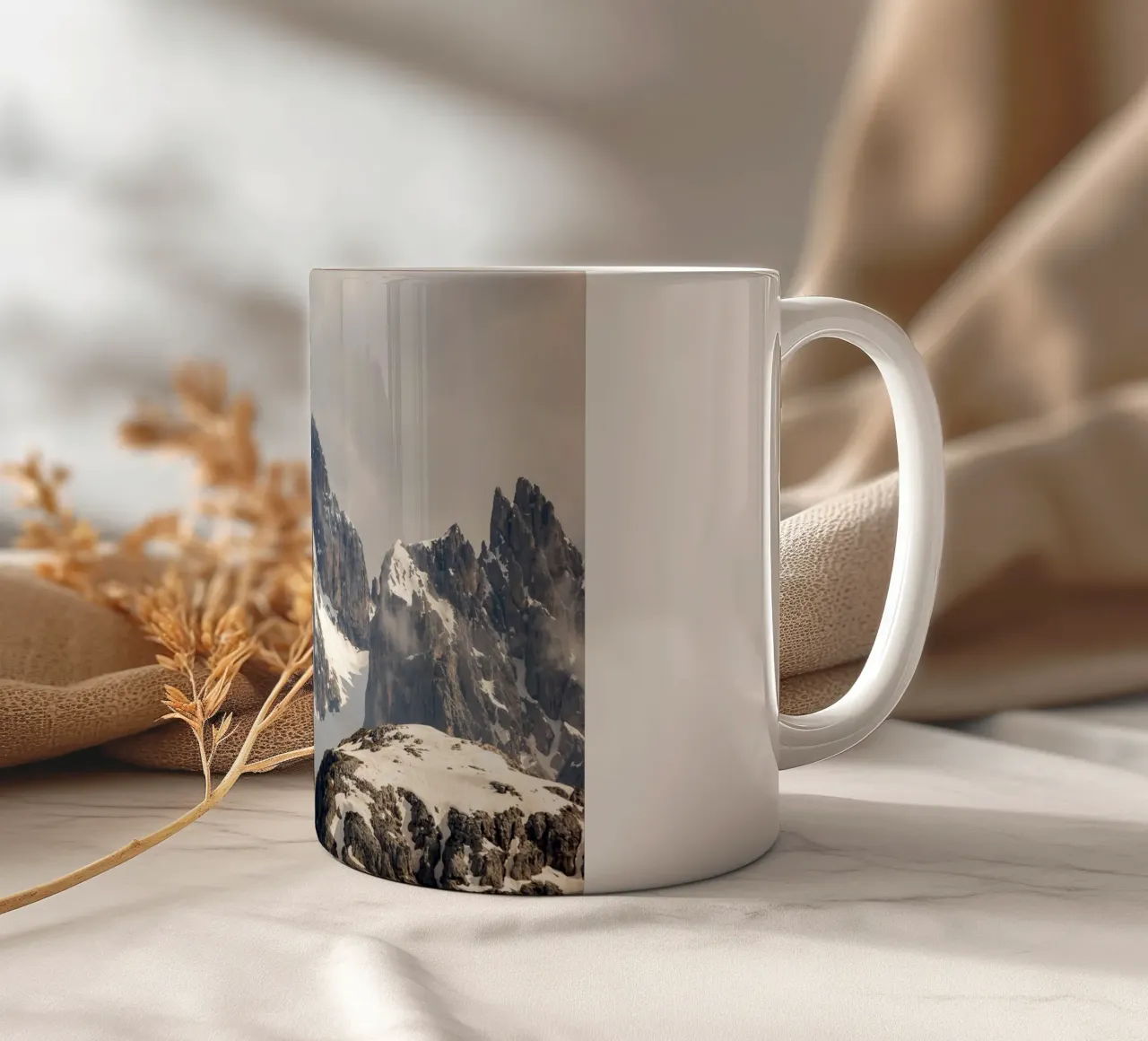 Alpi dolomitiche con la neve tazza in ceramica da karijn_landscapes