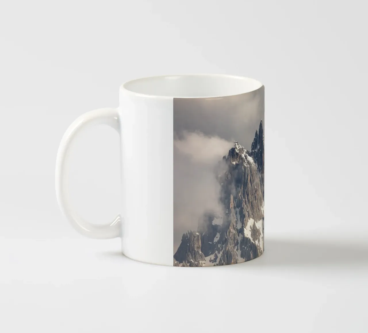 Alpi dolomitiche con la neve tazza in ceramica da karijn_landscapes