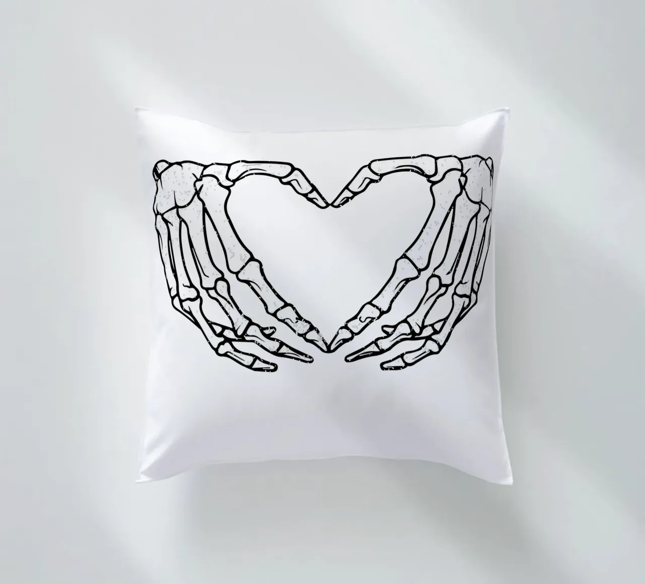 skeletal hands forms a heart cuscino da edsonramosart