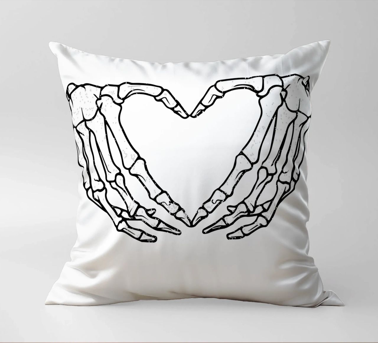 skeletal hands forms a heart cuscino da edsonramosart
