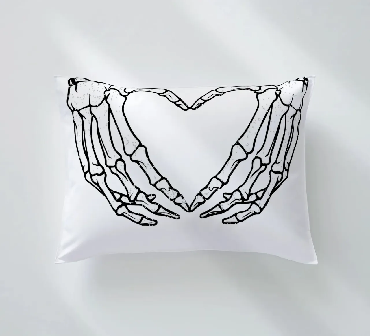 skeletal hands forms a heart cuscino da edsonramosart