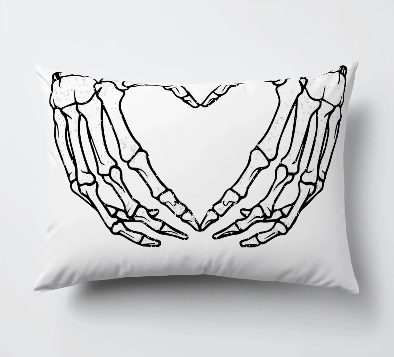 skeletal hands forms a heart cuscino da edsonramosart
