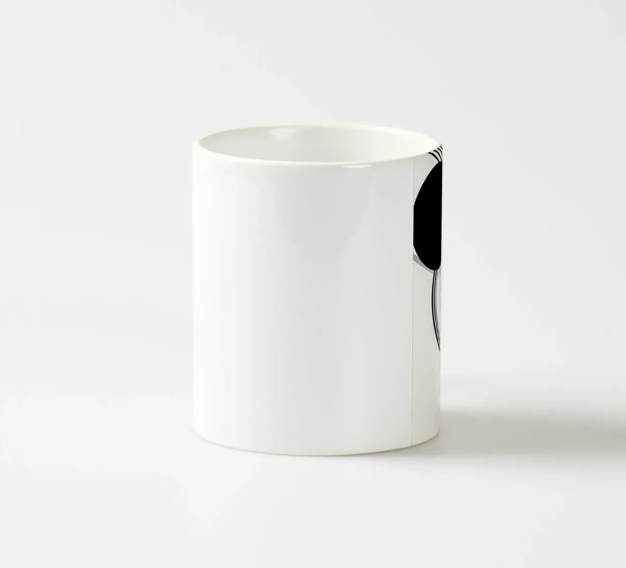 Bold geometric shapes in black tazza in ceramica da LisaArtes