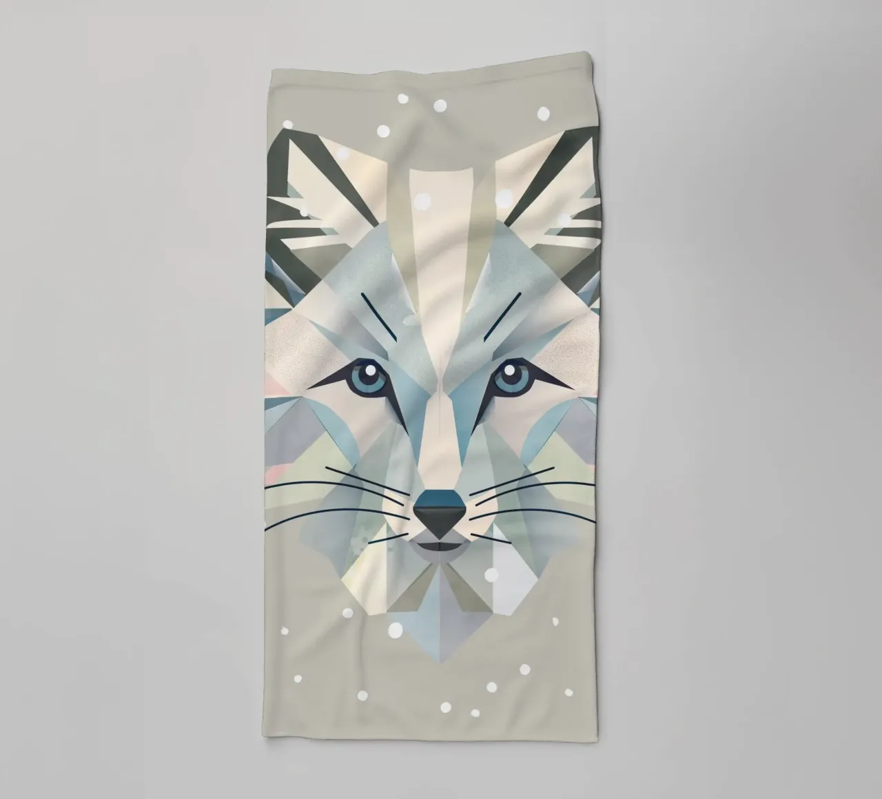 Zauberhaftes Polarfuchs-Motiv in geometrischer Eleganz Handtuch von namosh