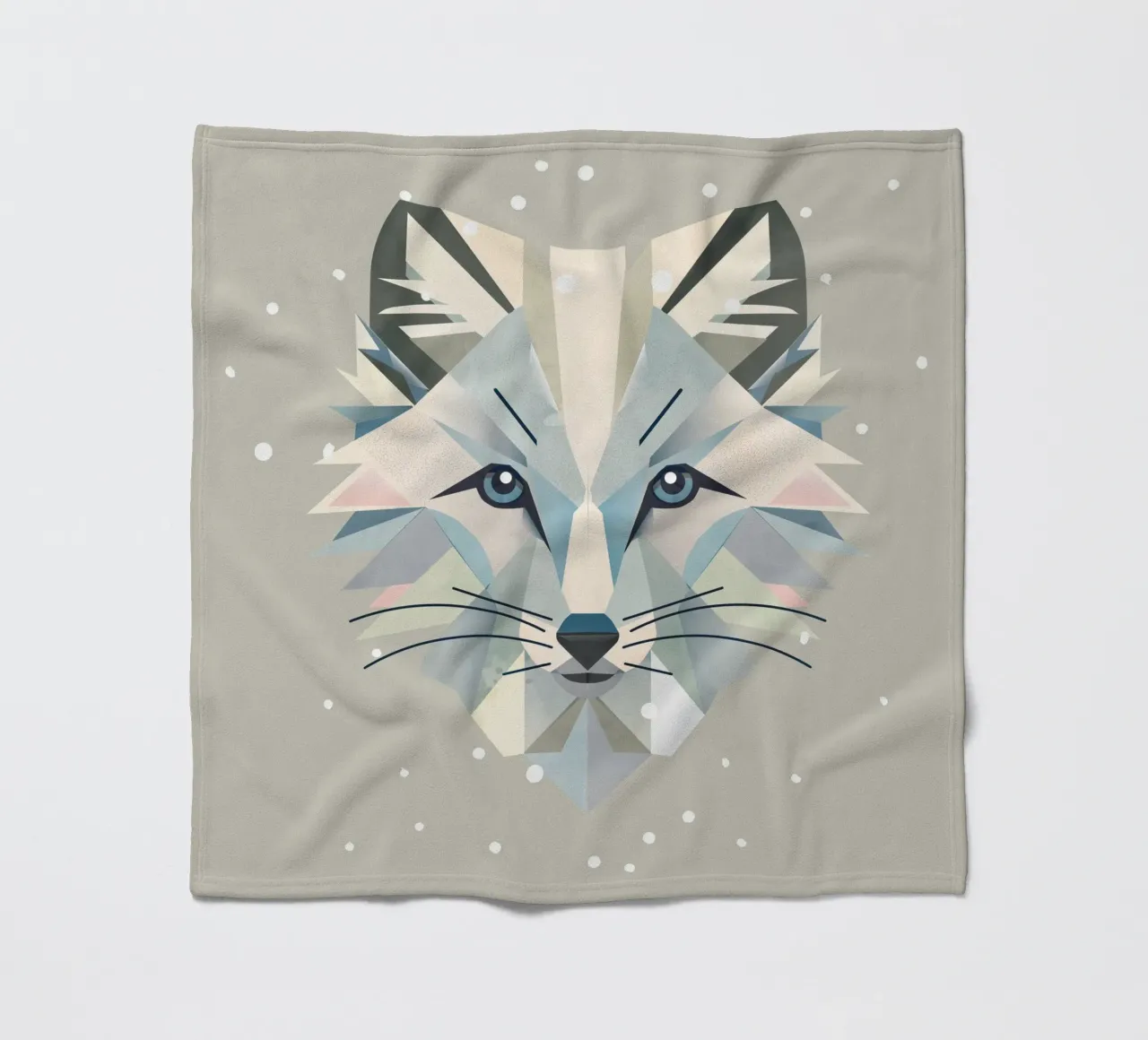 Zauberhaftes Polarfuchs-Motiv in geometrischer Eleganz Fleecedecke von namosh