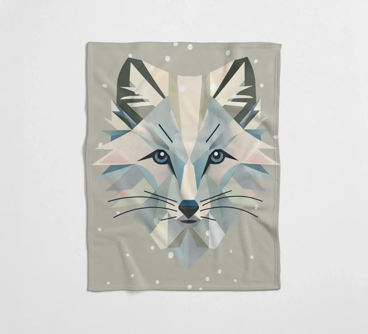 Zauberhaftes Polarfuchs-Motiv in geometrischer Eleganz Fleecedecke von namosh