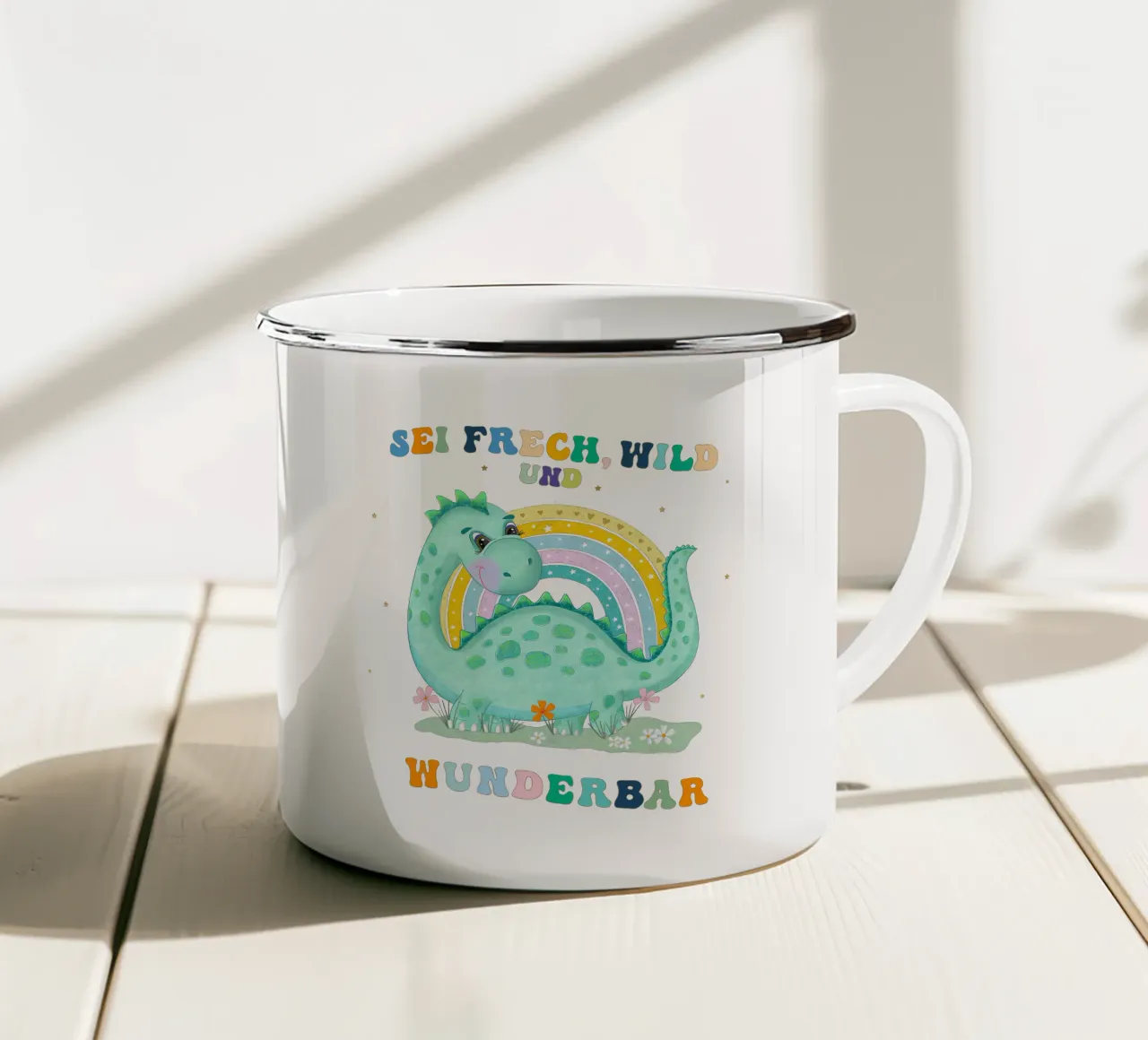 Dinosauro con arcobaleno: siate sfrontati, selvaggi e meravigliosi. tazza in smalto da CalliLetters
