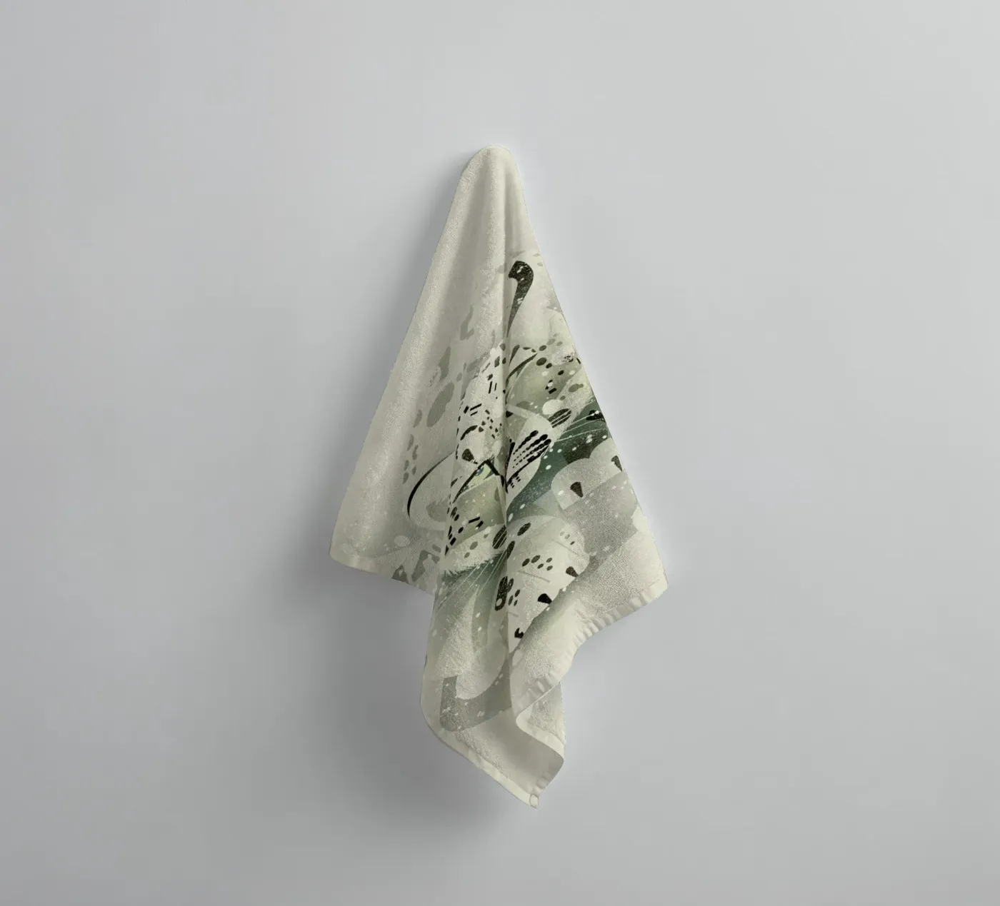 Schneeleopard towel by Dieter Braun
