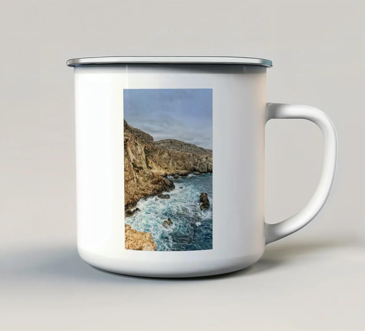 Costa tazza in smalto da Curious Collections by Marielle Leenders