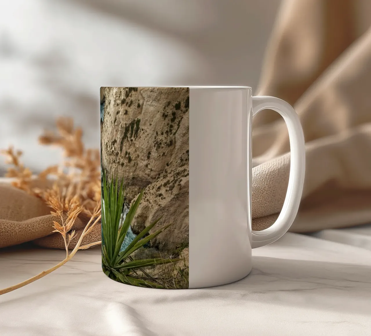 Costa di Malta tazza in ceramica da Curious Collections by Marielle Leenders