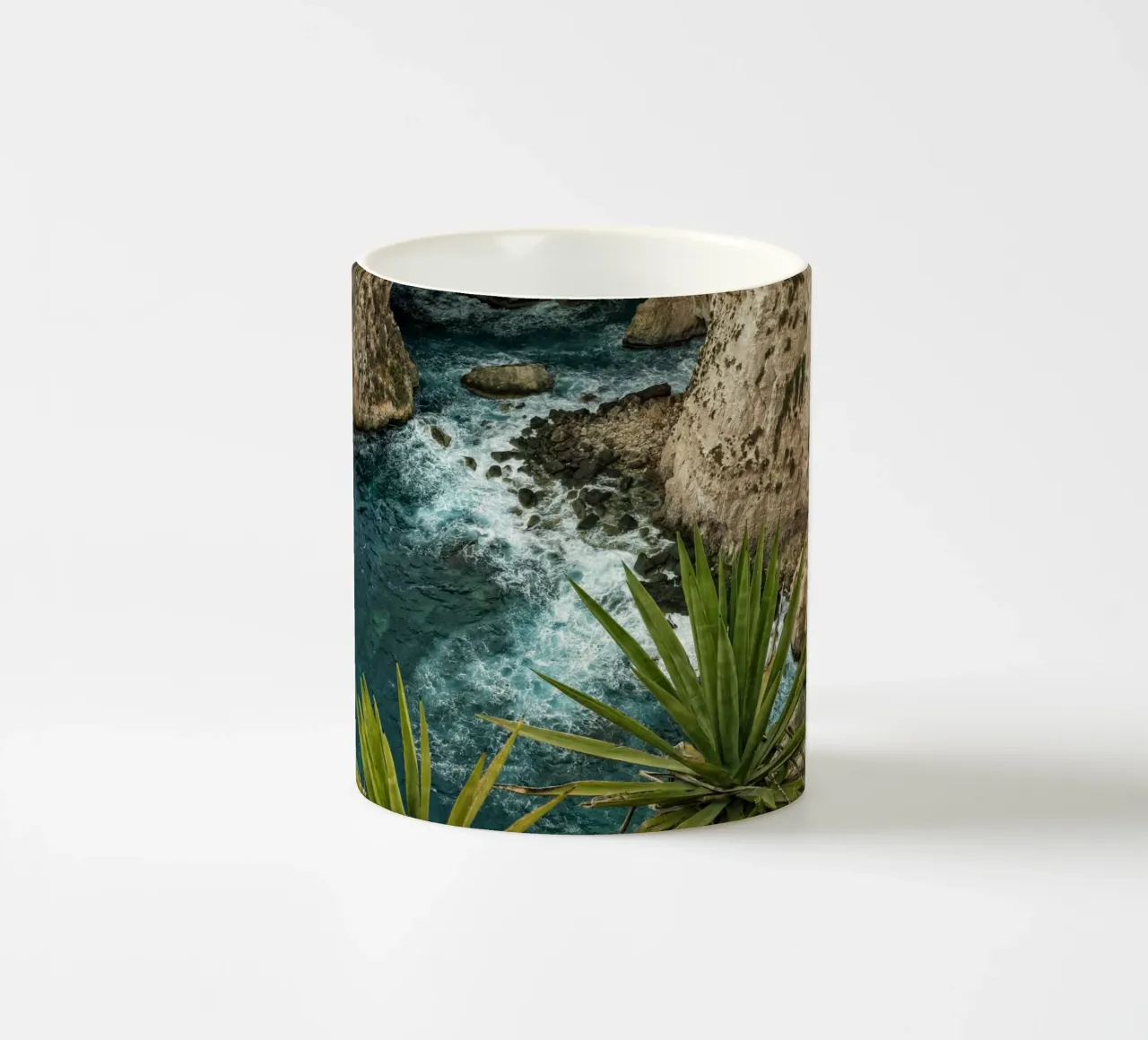 Costa di Malta tazza in ceramica da Curious Collections by Marielle Leenders