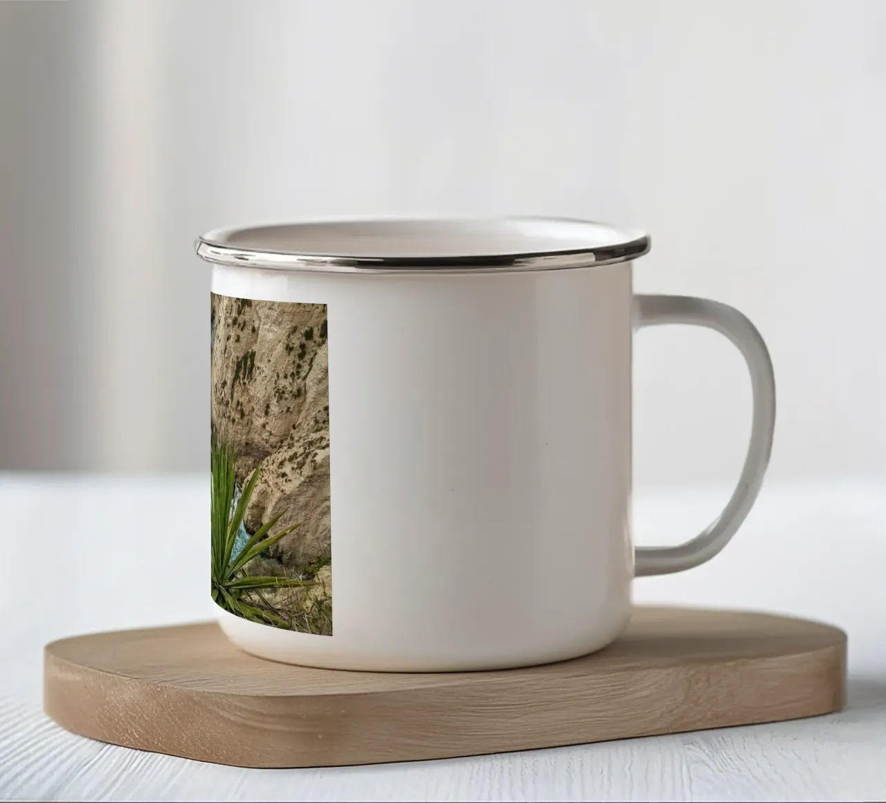 Costa di Malta tazza in smalto da Curious Collections by Marielle Leenders