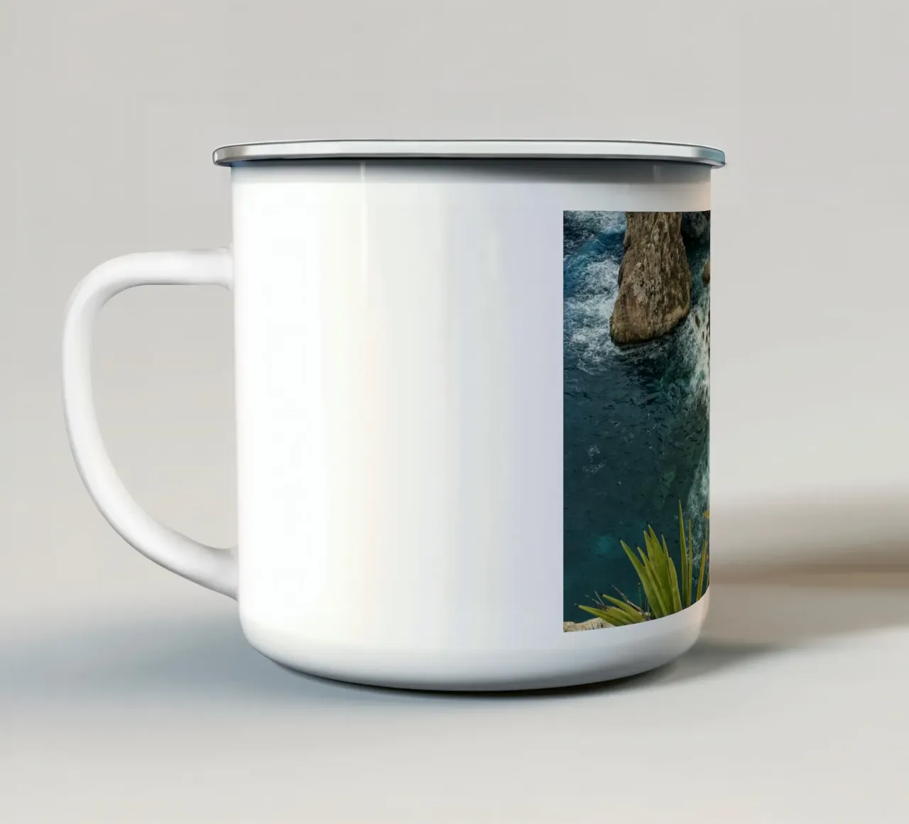 Costa di Malta tazza in smalto da Curious Collections by Marielle Leenders