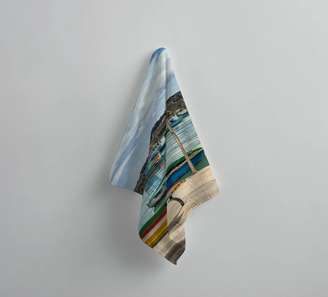 Fischerboote Handtuch von Curious Collections by Marielle Leenders
