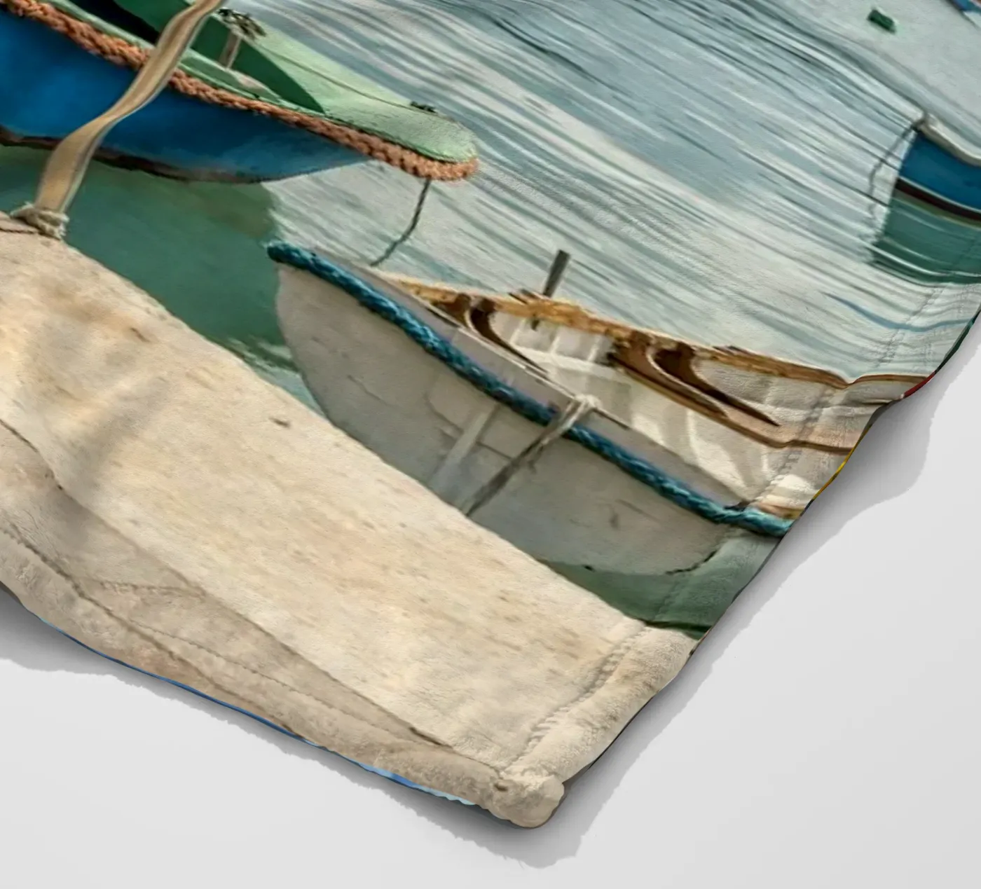 Fischerboote Fleecedecke von Curious Collections by Marielle Leenders