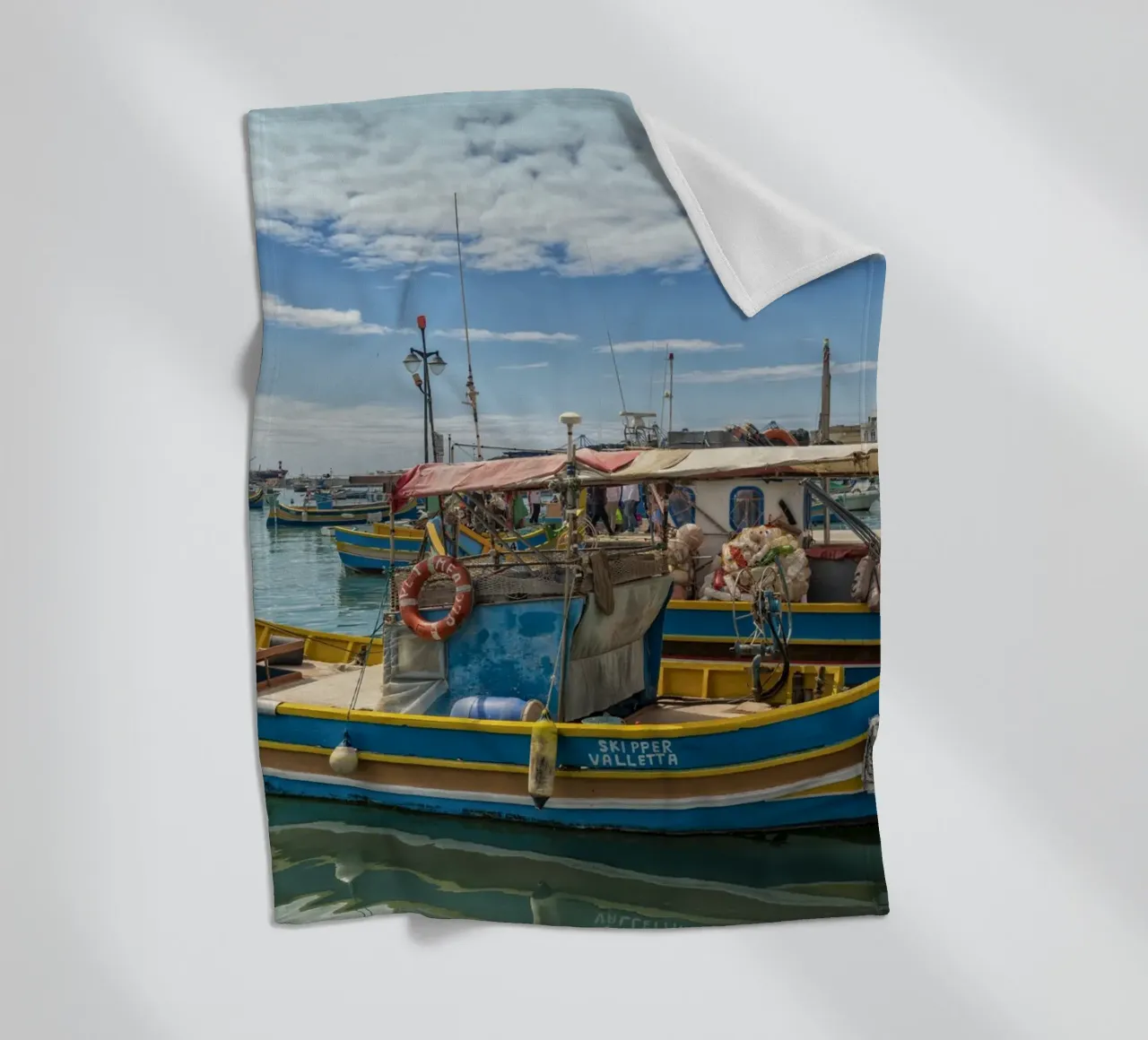 Fischerboote Fleecedecke von Curious Collections by Marielle Leenders