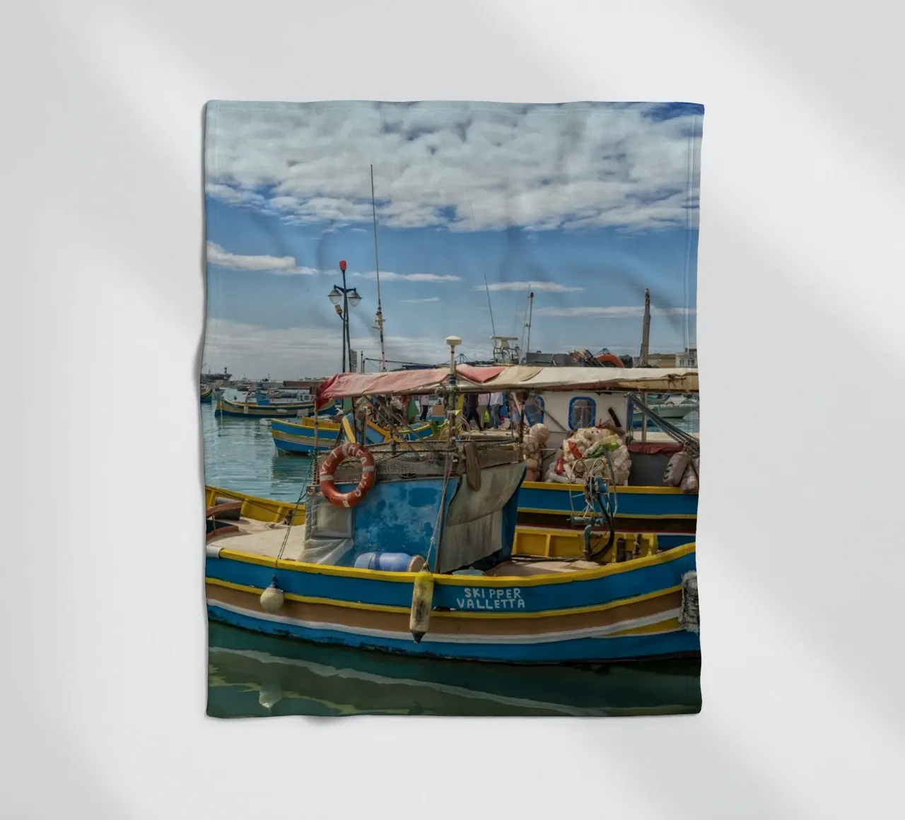 Fischerboote Fleecedecke von Curious Collections by Marielle Leenders