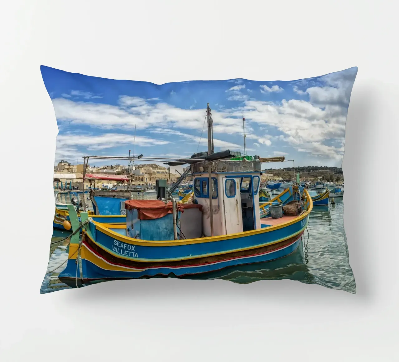 Barca da pesca colorata cuscino da Curious Collections by Marielle Leenders