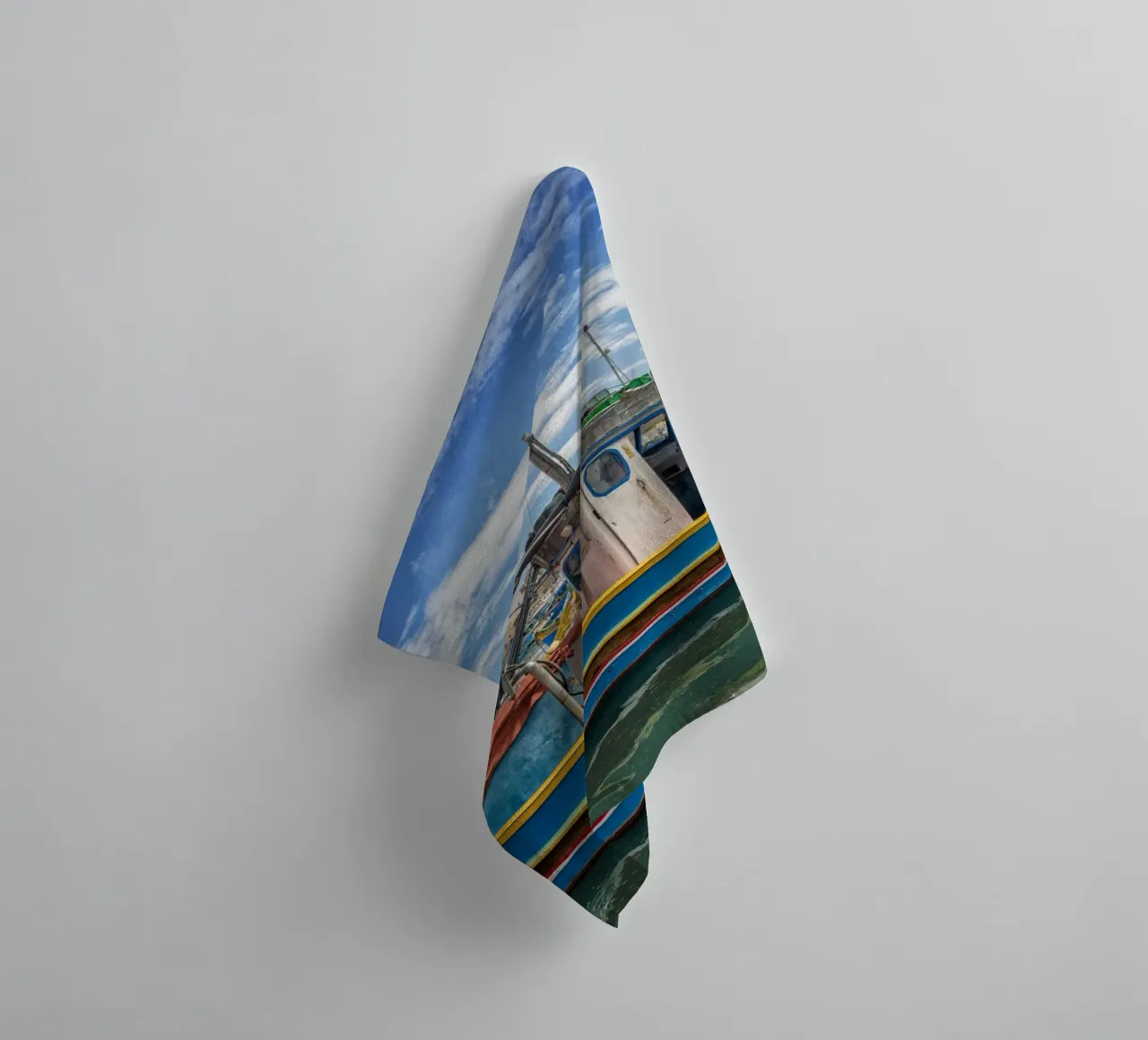 Barca da pesca colorata asciugamano da bagno da Curious Collections by Marielle Leenders