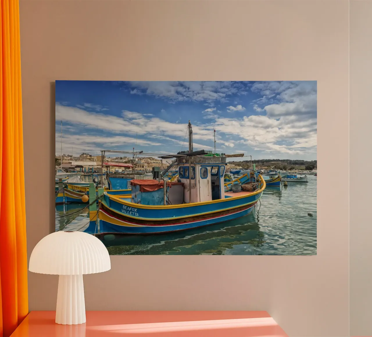 Kleurrijke vissersboot canvas met Baklijst van Curious Collections by Marielle Leenders
