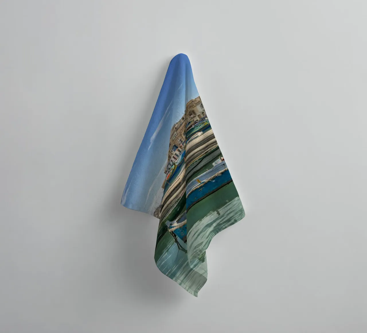Barche da pesca colorate asciugamano da bagno da Curious Collections by Marielle Leenders