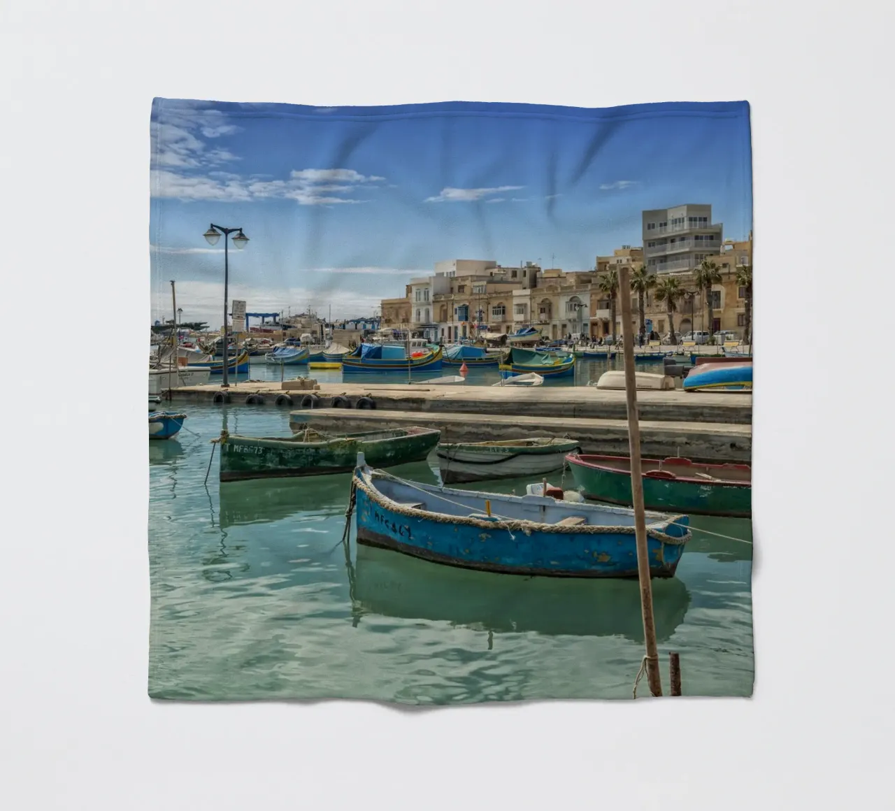 Barche da pesca colorate coperta in pile da Curious Collections by Marielle Leenders