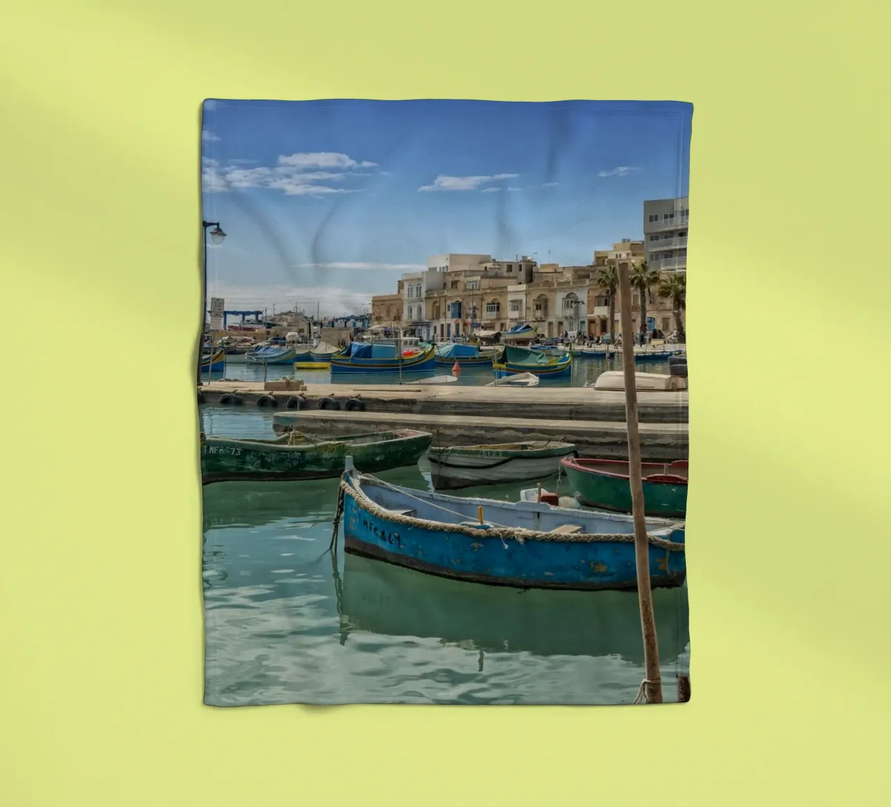 Barche da pesca colorate coperta in pile da Curious Collections by Marielle Leenders
