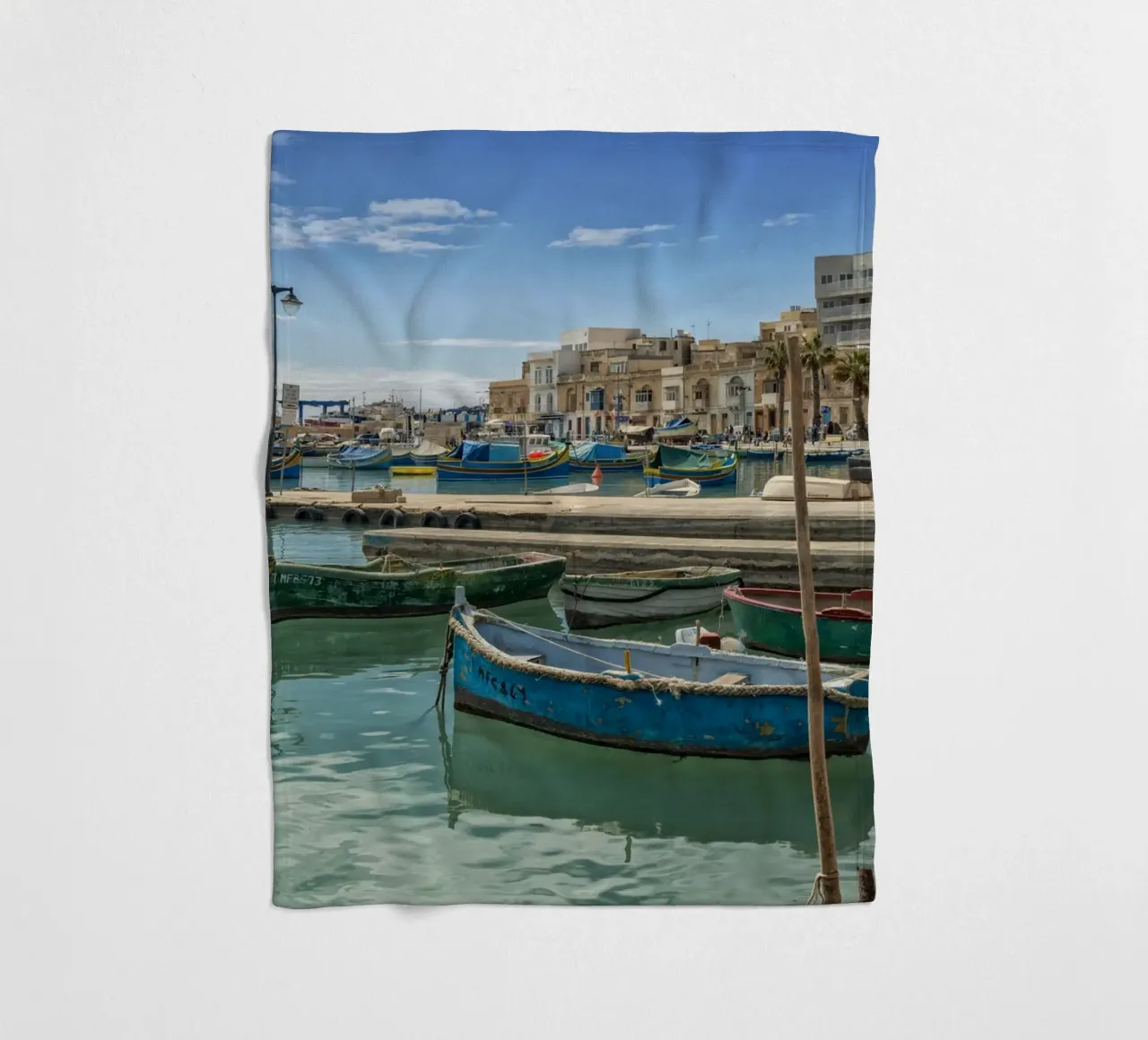 Barche da pesca colorate coperta in pile da Curious Collections by Marielle Leenders