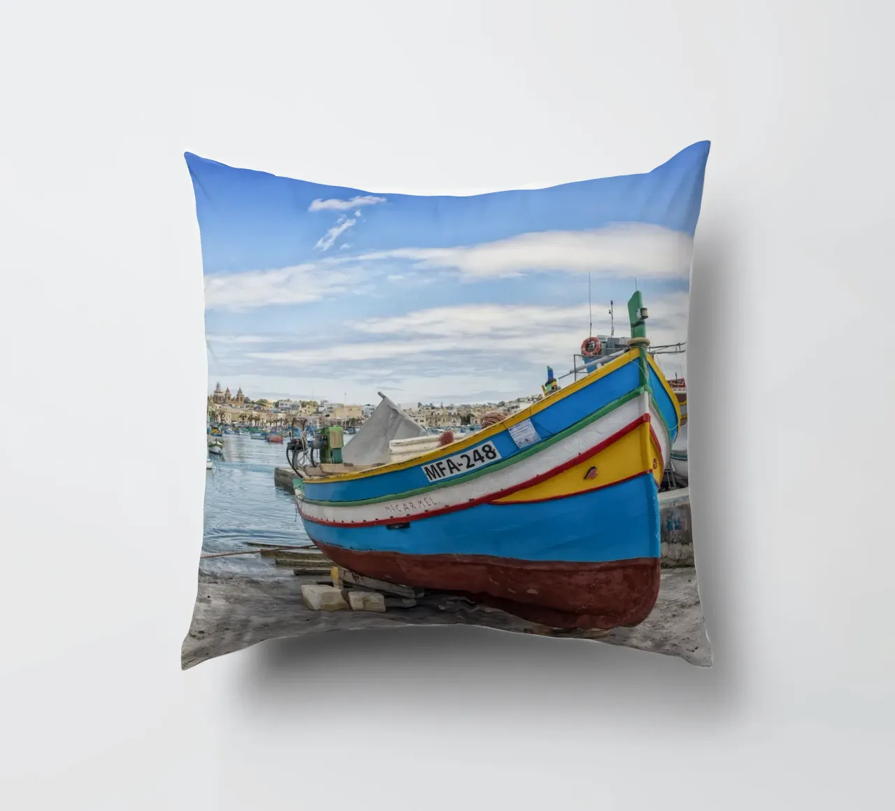 Barca da pesca colorata cuscino da Curious Collections by Marielle Leenders