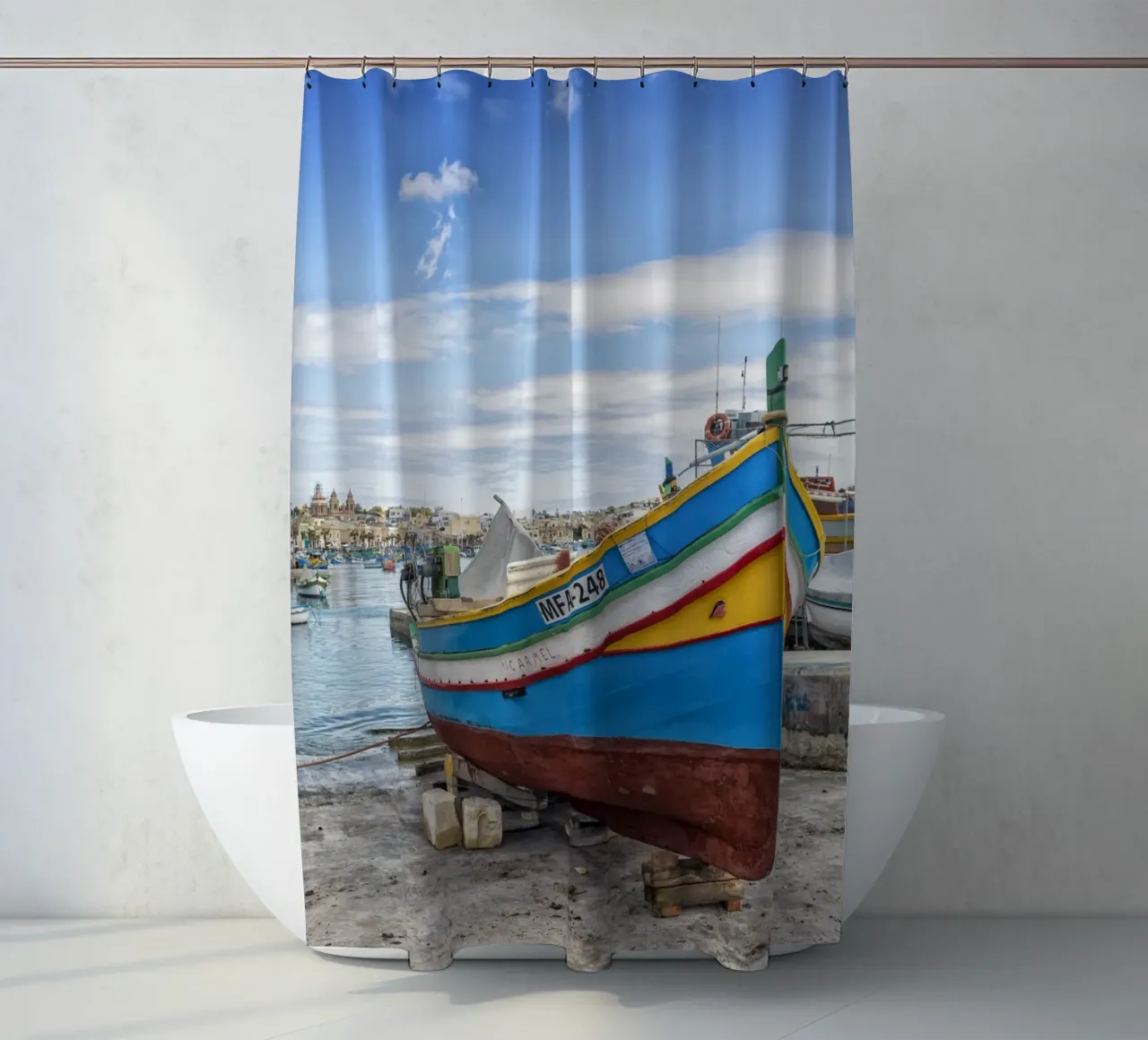 Kleurrijke vissersboot douchegordijn van Curious Collections by Marielle Leenders