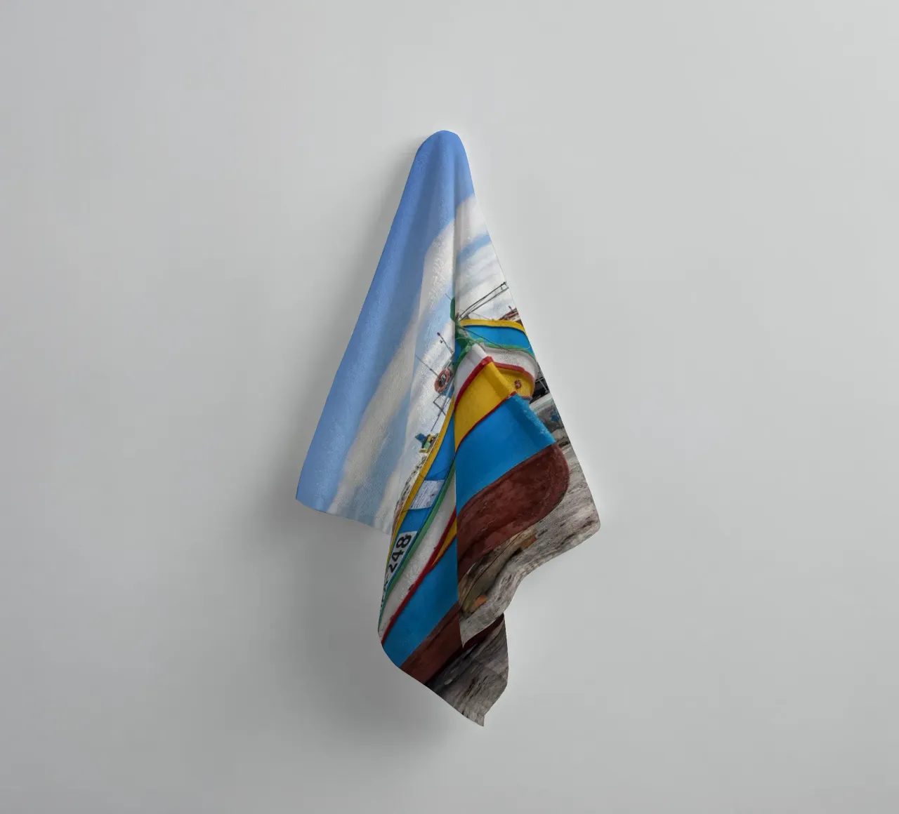 Barca da pesca colorata asciugamano da bagno da Curious Collections by Marielle Leenders