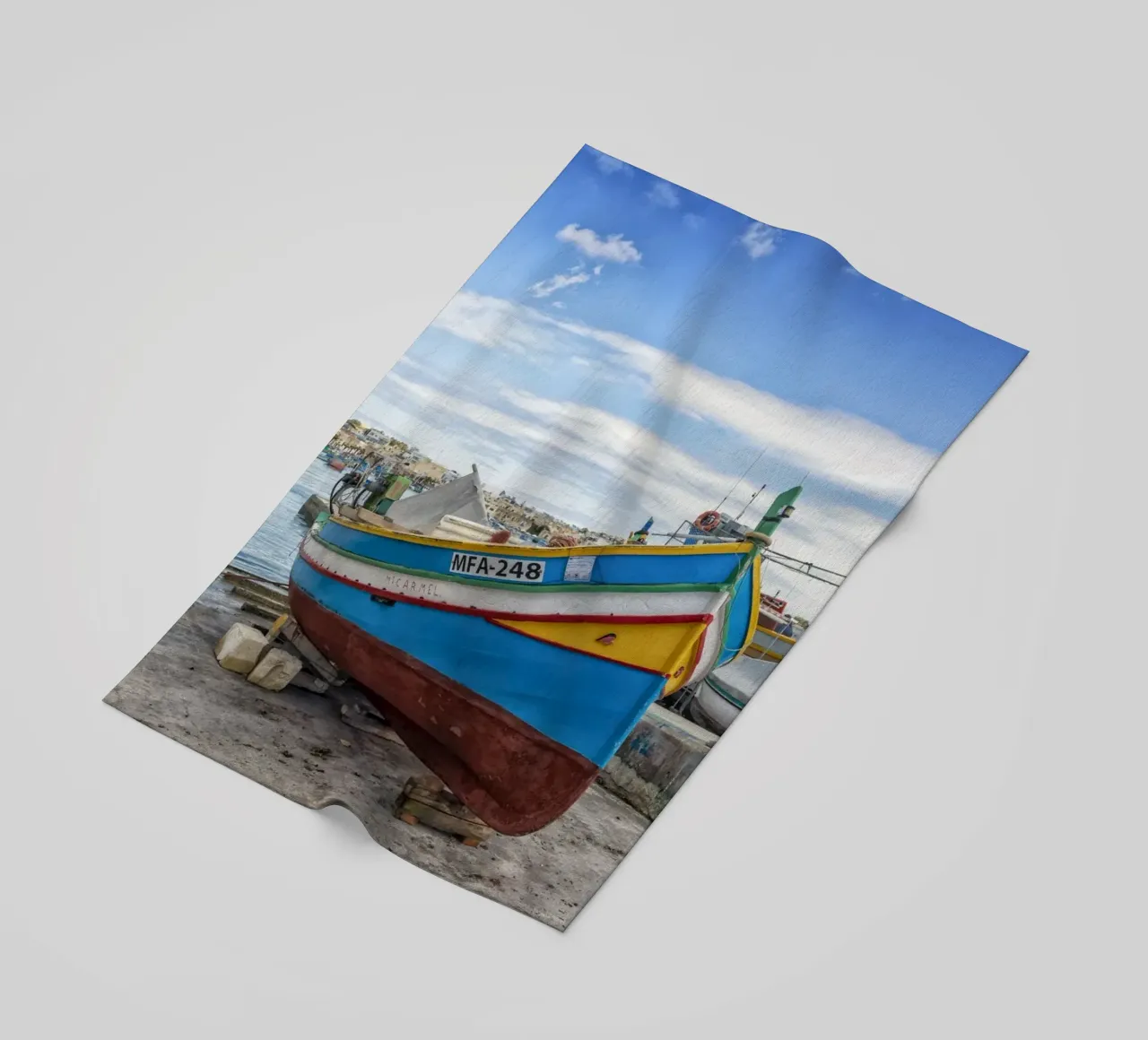 Barca da pesca colorata telo mare da Curious Collections by Marielle Leenders