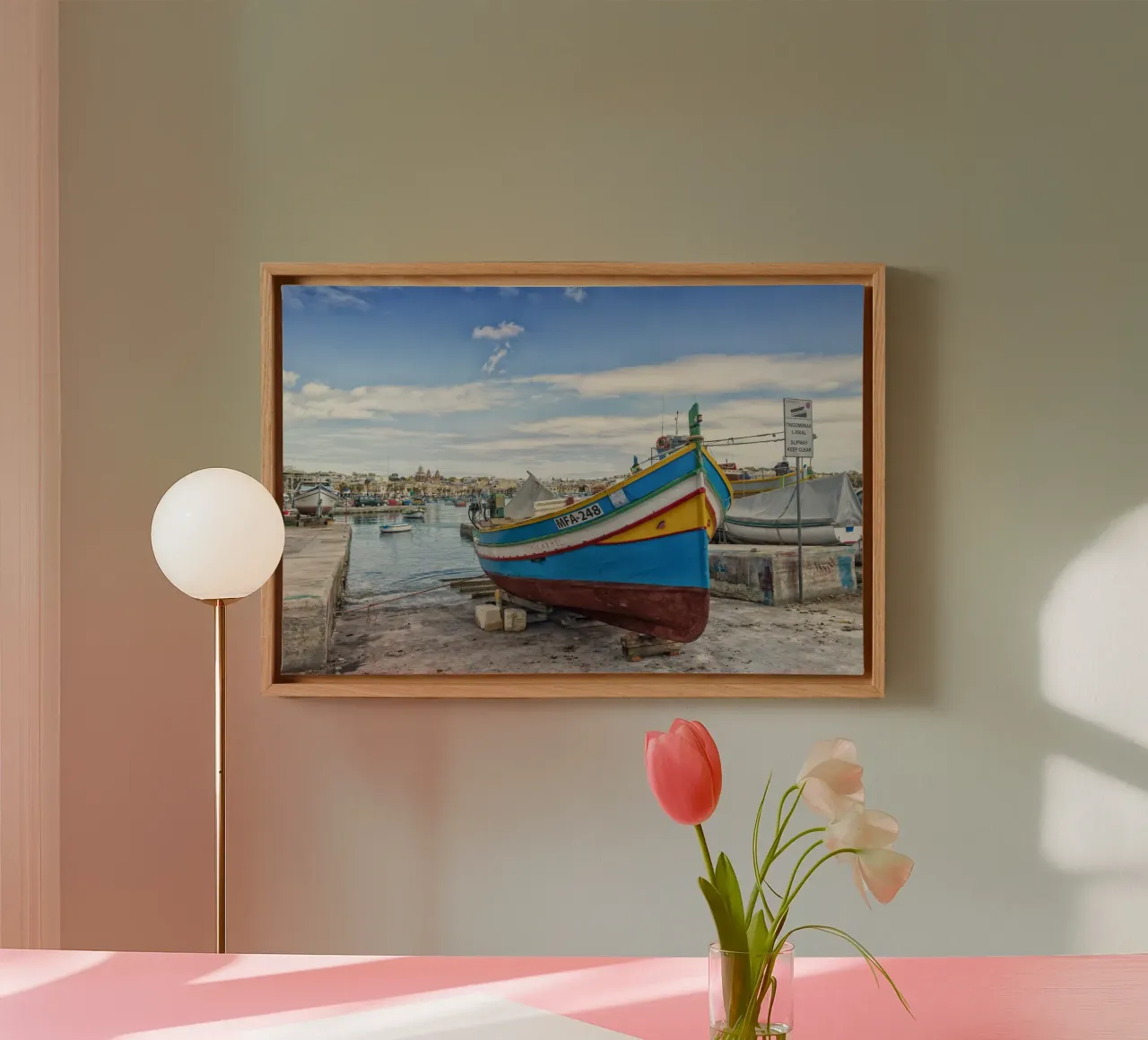 Barca da pesca colorata tela da Curious Collections by Marielle Leenders