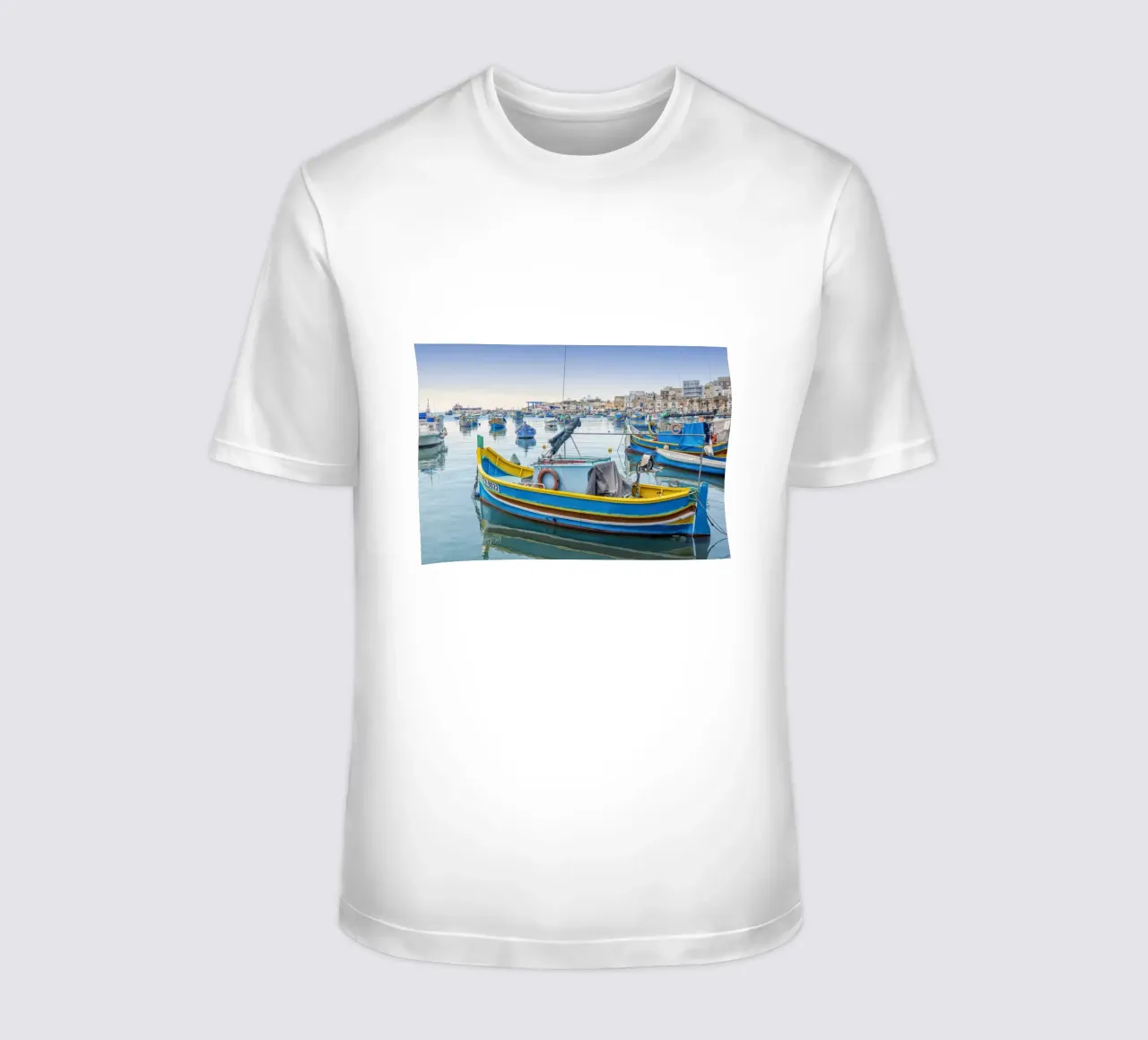 Barca da pesca colorata t-shirt da Curious Collections by Marielle Leenders