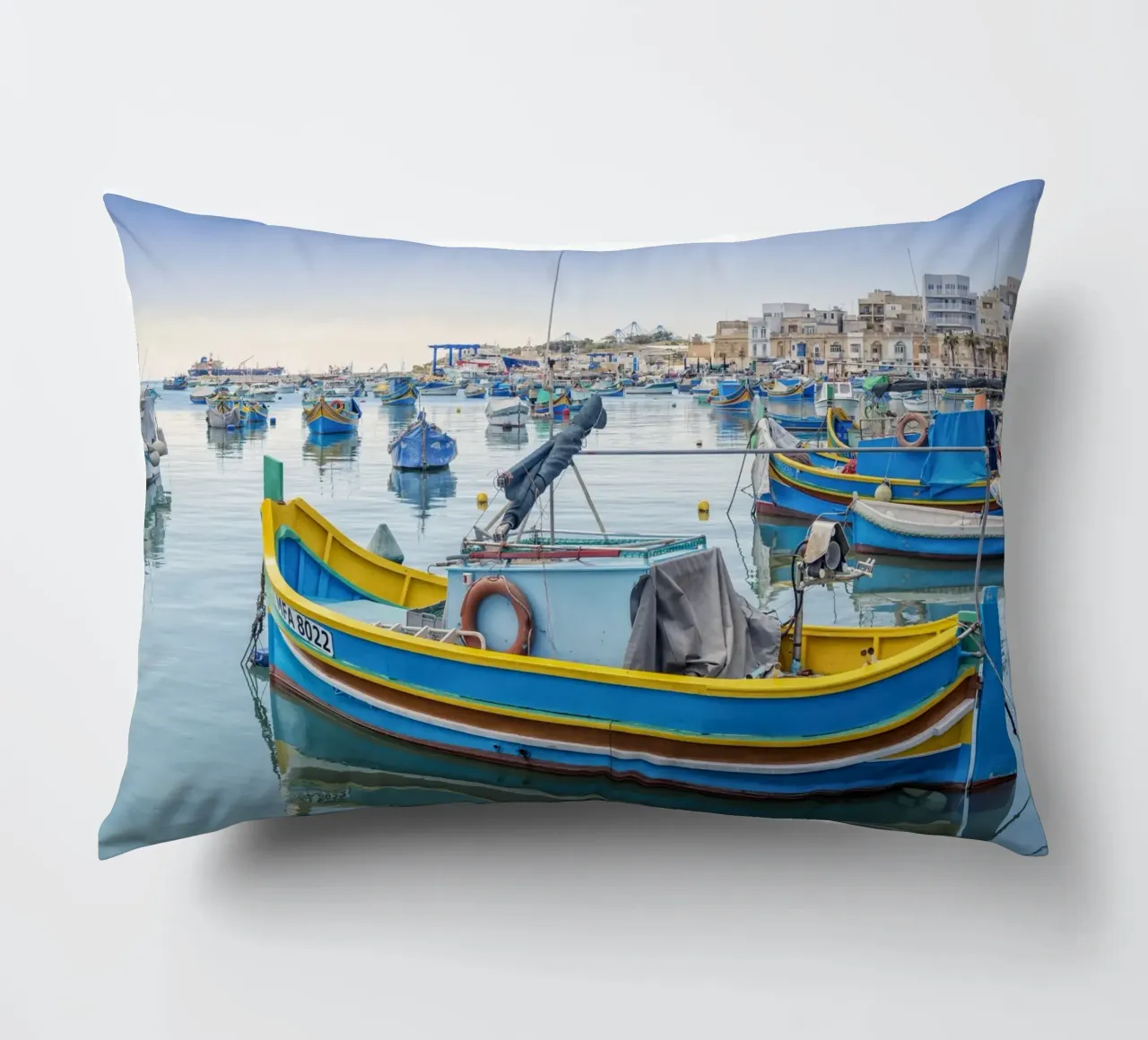 Barca da pesca colorata cuscino da Curious Collections by Marielle Leenders