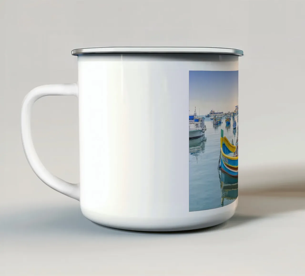 Barca da pesca colorata tazza in smalto da Curious Collections by Marielle Leenders