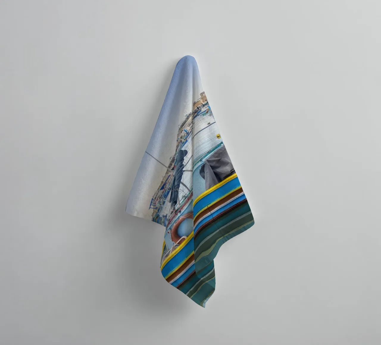 Barca da pesca colorata asciugamano da bagno da Curious Collections by Marielle Leenders