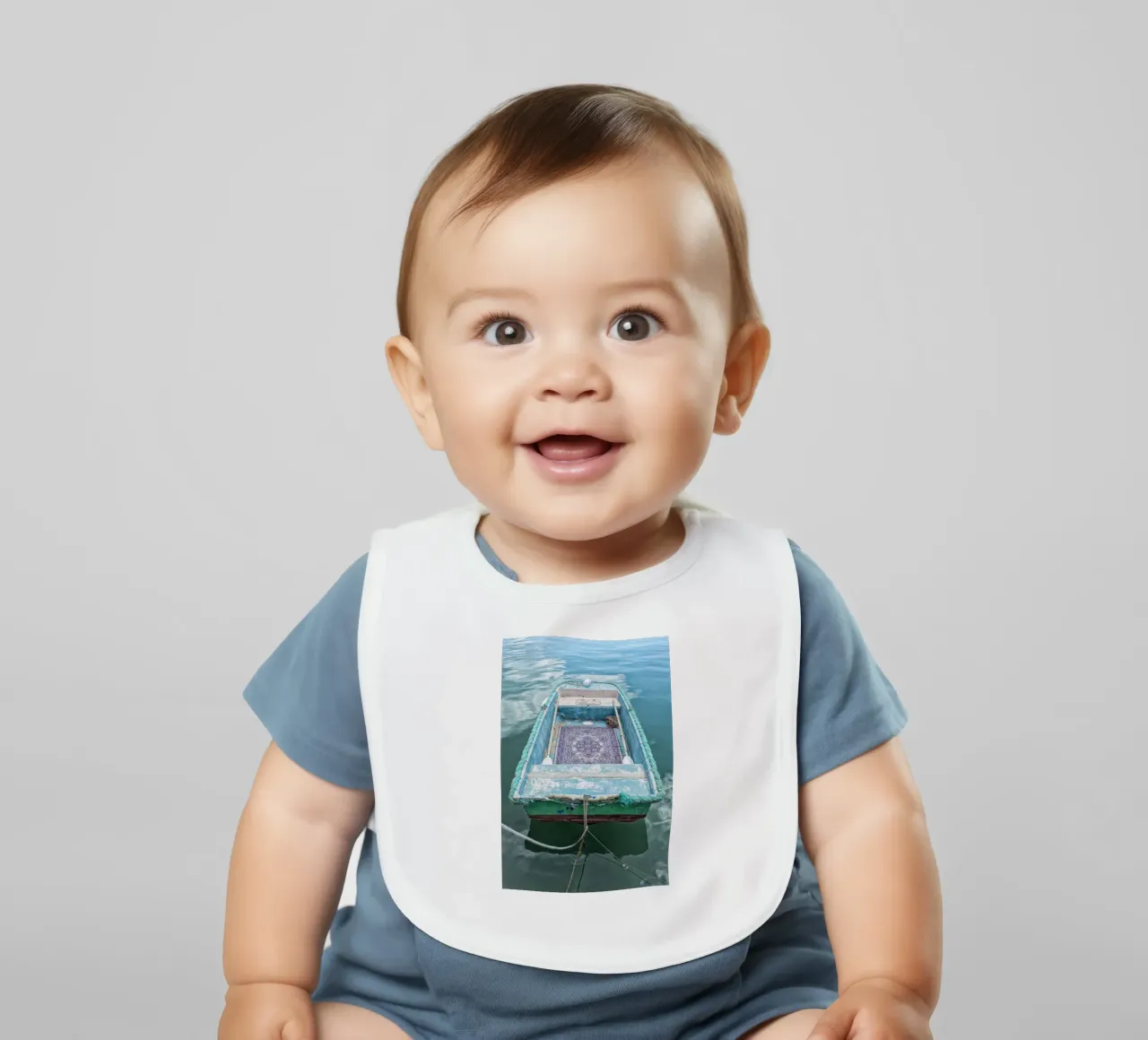 Oldtimer-Fischerboot Babylätzchen von Curious Collections by Marielle Leenders