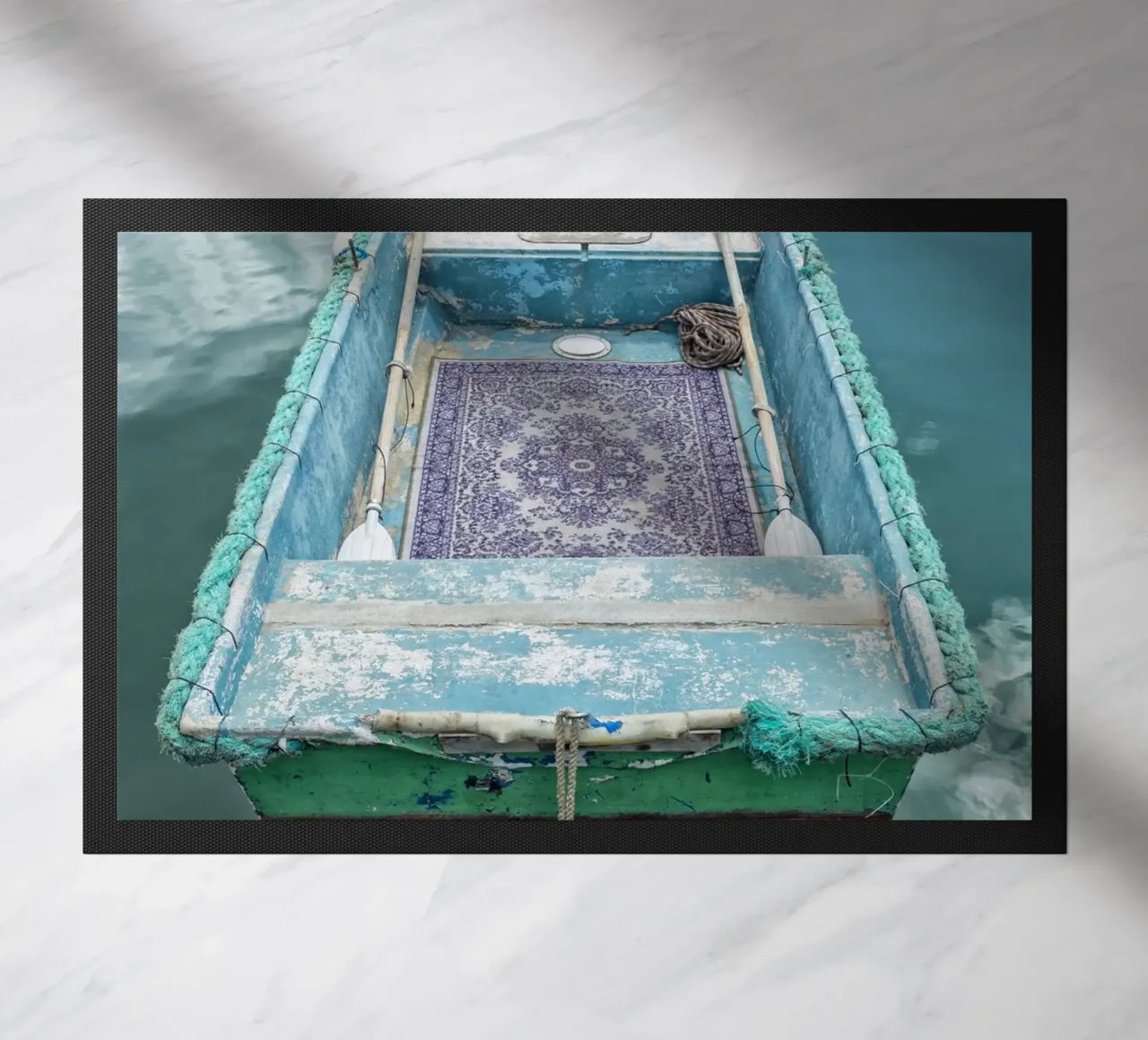 Oldtimer-Fischerboot Fußmatte von Curious Collections by Marielle Leenders