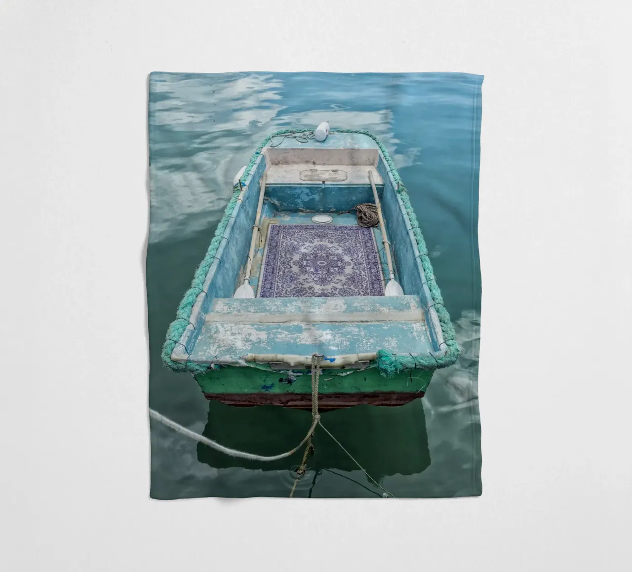 Oldtimer-Fischerboot Fleecedecke von Curious Collections by Marielle Leenders
