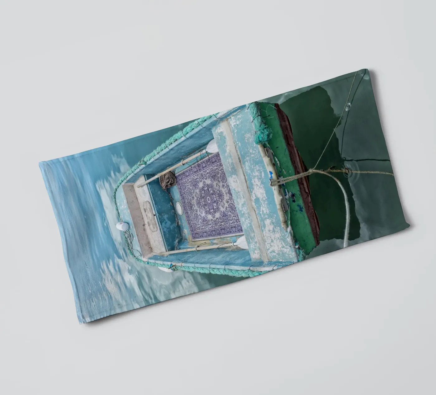 Oldtimer-Fischerboot Handtuch von Curious Collections by Marielle Leenders