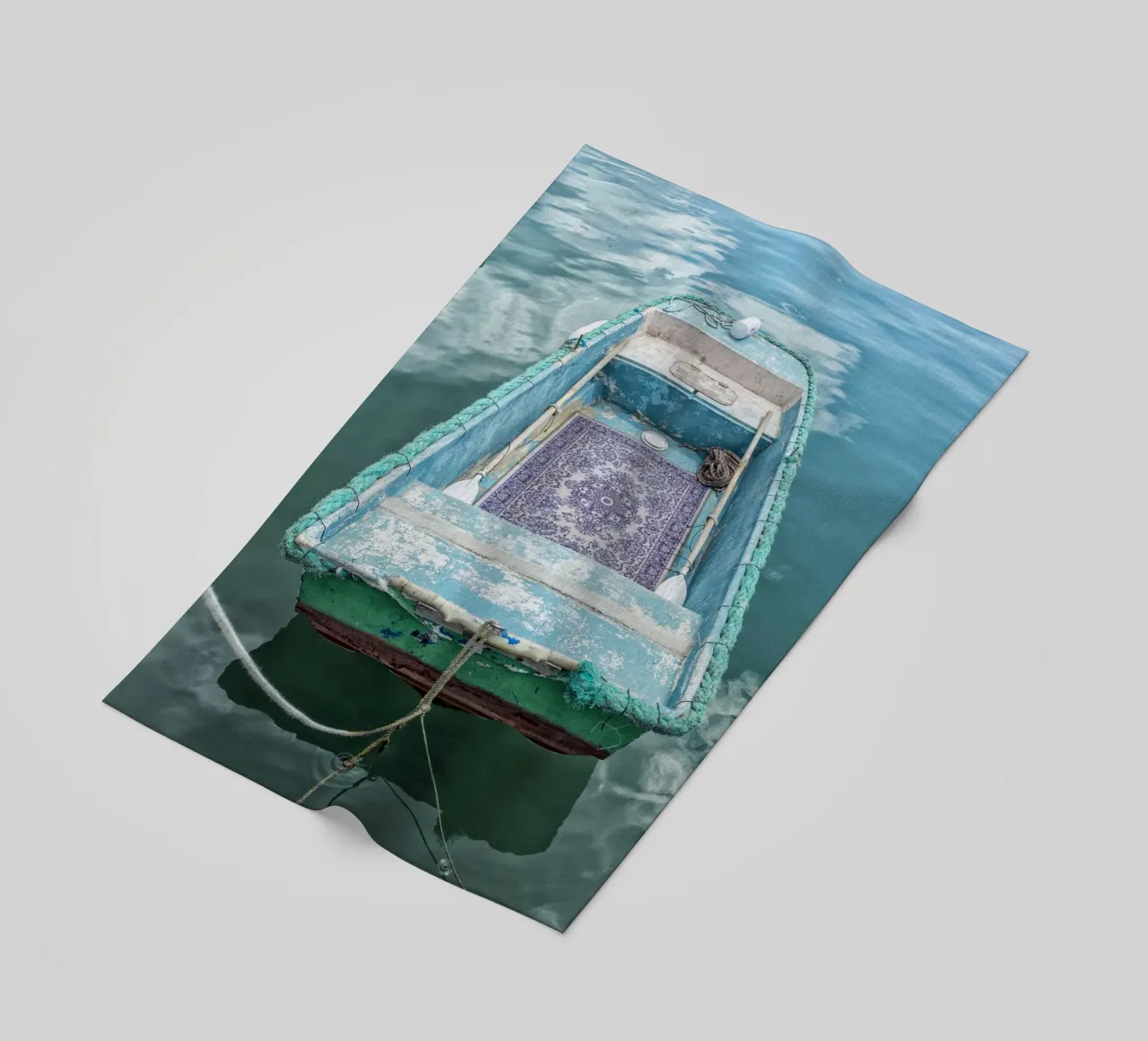 Oldtimer-Fischerboot Strandtuch von Curious Collections by Marielle Leenders