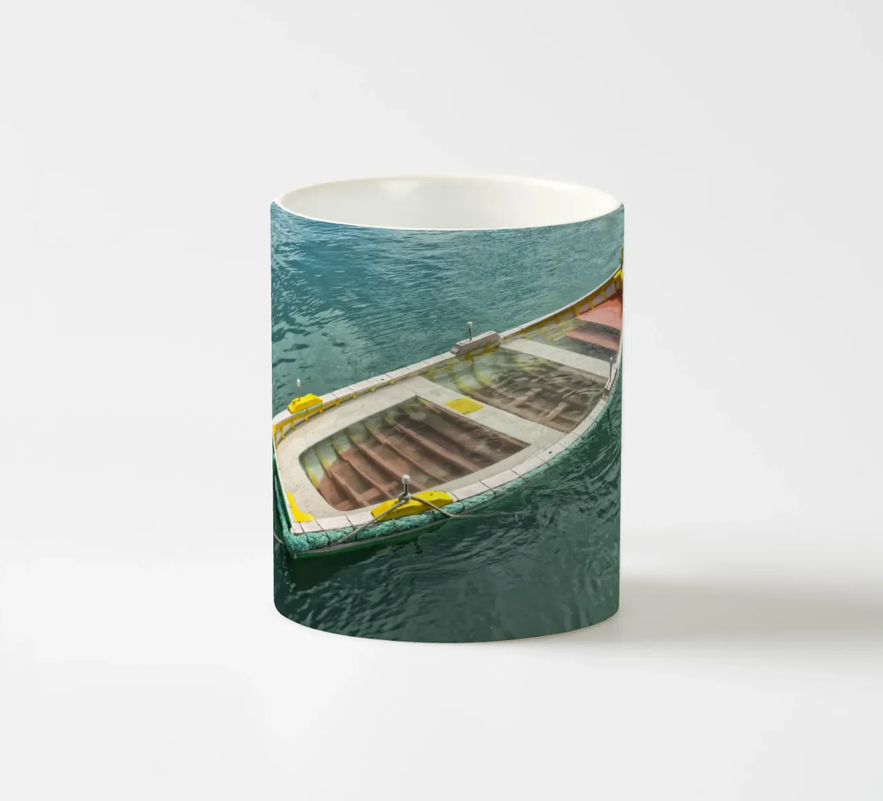 Affondamento del peschereccio tazza in ceramica da Curious Collections by Marielle Leenders